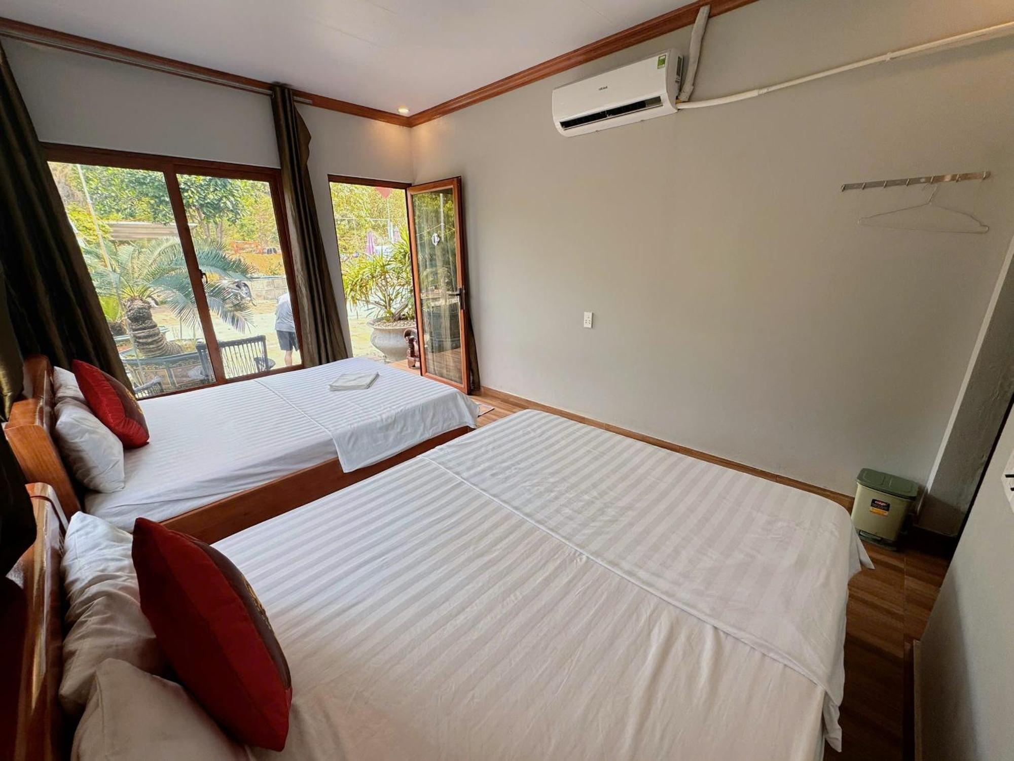 Central Hills Cat Ba Xuân Đám Phòng bức ảnh
